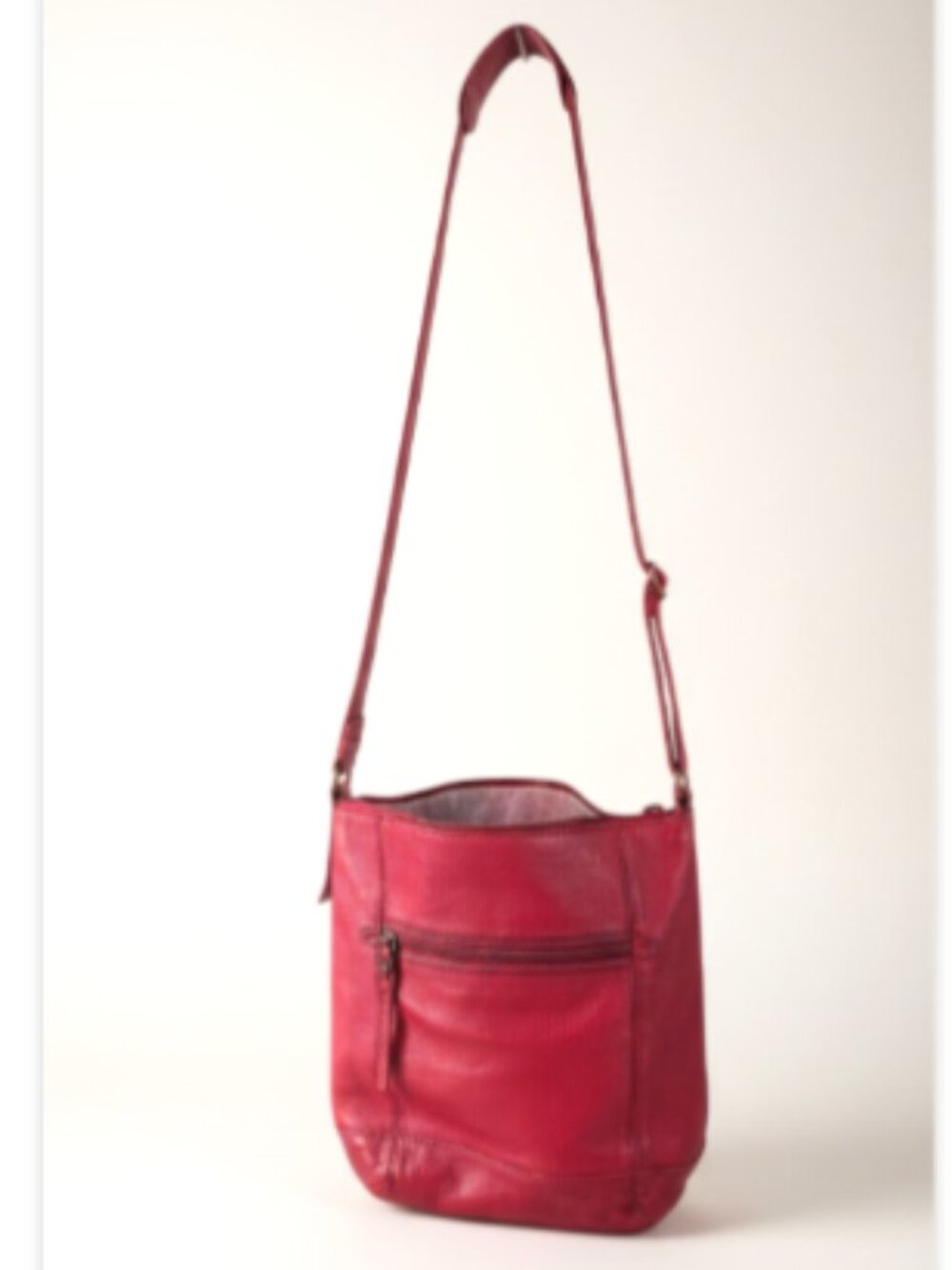 The Sak Iris Red Pebbled Leather Crossbody Bag Messenger Zip Pocket Boho EUC